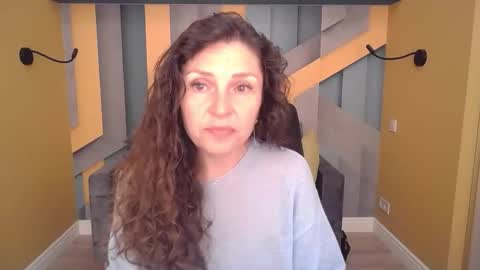EllaLongs online show from May 16, 11:31 am