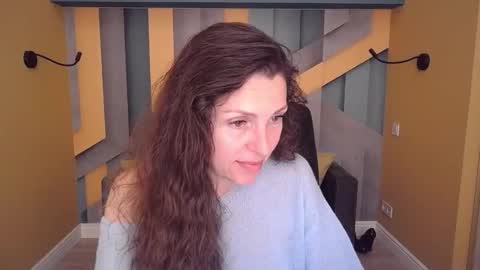 EllaLongs online show from May 19, 11:17 am