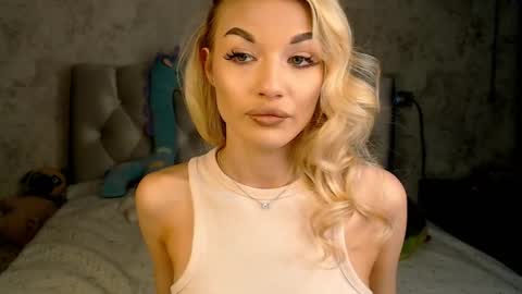 ellamilla online show from March 10, 1:15 pm