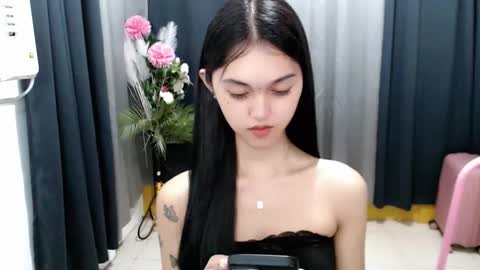 ELLA online show from May 21, 3:32 pm