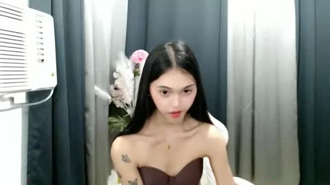 ELLA online show from May 6, 4:00 pm