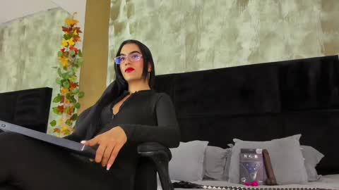  ella  online show from February 5, 11:23 am