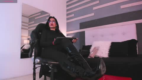  ella  online show from December 18, 11:24 am