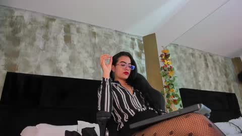  ella  online show from January 15, 11:21 am