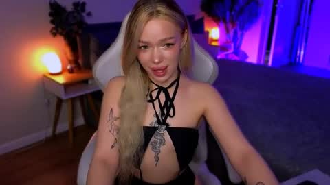 Ella online show from April 5, 6:12 am