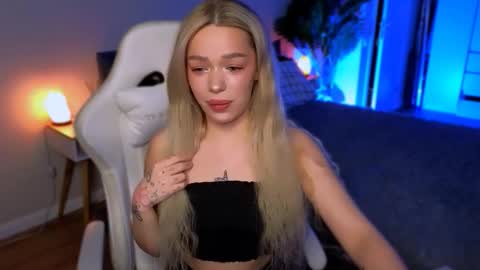 Ella online show from February 3, 6:00 am