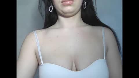 Snapshot of elle010843 chatting on February 10, 12:08 pm elle010843 online show from February 10, 12:08 pm