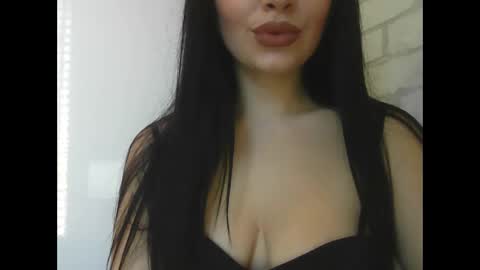 Snapshot of elle010843 chatting on December 31, 10:37 am elle010843 online show from December 31, 10:37 am