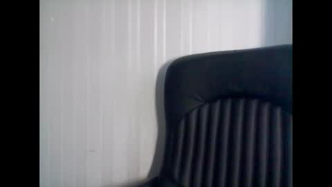 Snapshot of elle010843 chatting on February 20, 9:22 am elle010843 online show from February 20, 9:22 am