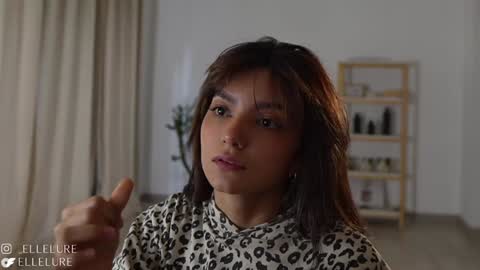 Snapshot of ellelure_ chatting on January 16, 10:02 pm Linda Restrepo online show from January 16, 10:02 pm