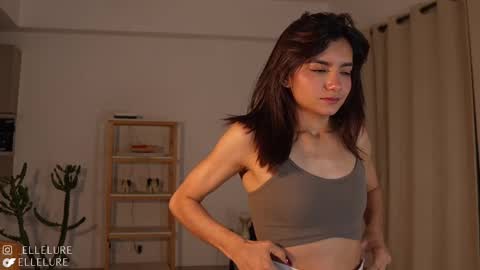 Snapshot of ellelure_ chatting on March 9, 12:31 am Linda Restrepo online show from March 9, 12:31 am