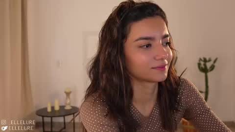 Snapshot of ellelure_ chatting on February 26, 10:22 pm Linda Restrepo online show from February 26, 10:22 pm
