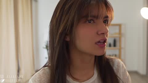 Snapshot of ellelure_ chatting on January 20, 8:50 pm Linda Restrepo online show from January 20, 8:50 pm