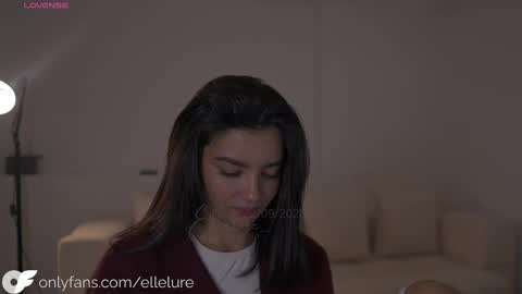 Snapshot of ellelure_ chatting on October 11, 12:15 am Linda Restrepo online show from October 11, 12:15 am
