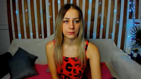 Snapshot of ellen_ross chatting on March 12, 1:14 am Ellen online show from March 12, 1:14 am