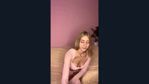 Snapshot of ellen_ross chatting on September 16, 1:57 am Ellen online show from September 16, 1:57 am