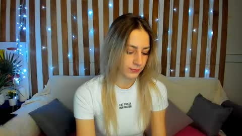 Snapshot of ellen_ross chatting on March 2, 1:15 am Ellen online show from March 2, 1:15 am