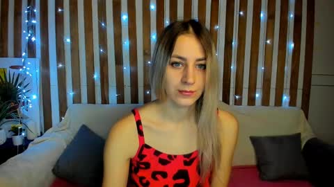 Snapshot of ellen_ross chatting on March 1, 1:22 am Ellen online show from March 1, 1:22 am