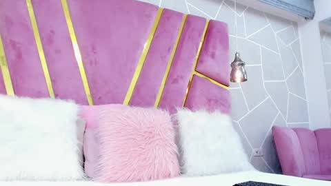 Miss Elena online show from February 4, 9:10 pm