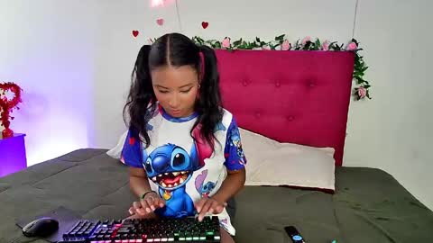 ellie_cute7 online show from May 19, 7:10 pm