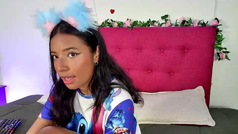 ellie_cute7 online show from May 21, 8:18 pm