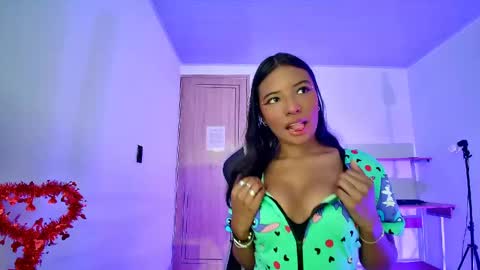 ellie_cute7 online show from May 16, 7:24 pm