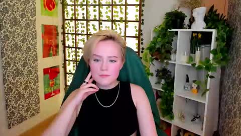 Ellie online show from November 18, 8:37 am