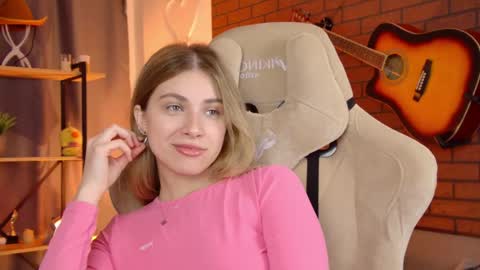 elliecutes online show from May 26, 9:19 am