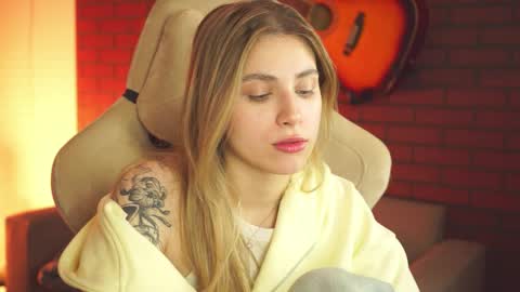 elliecutes online show from May 11, 9:22 am