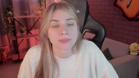 elliecutes online show from December 16, 6:32 am