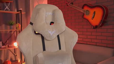 elliecutes online show from May 18, 5:35 am