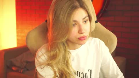 elliecutes online show from May 8, 8:50 am