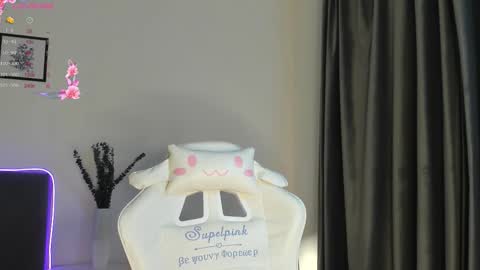 elliedi online show from December 22, 8:12 pm