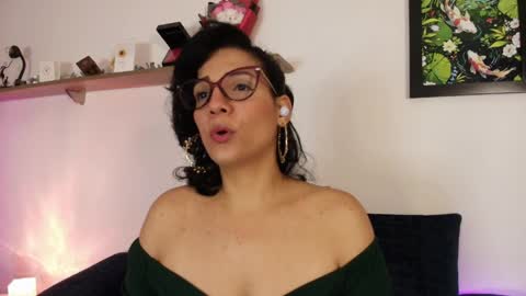 elliee1 online show from May 7, 12:42 pm