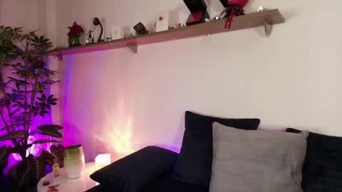 elliee1 online show from May 19, 12:12 pm