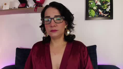 elliee1 online show from May 21, 12:14 pm