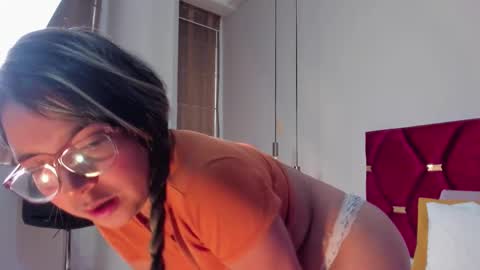 Ellie Fontans. online show from September 29, 4:01 pm