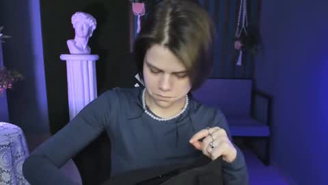 elliemurler online show from October 17, 9:12 am