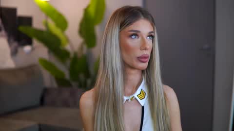 Ellie online show from December 17, 7:07 pm