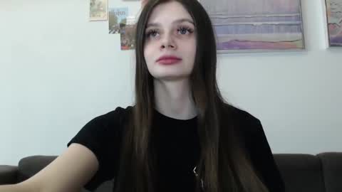Snapshot of elliewalkersdreamgirl chatting on March 4, 5:34 pm Effie1818 online show from March 4, 5:34 pm