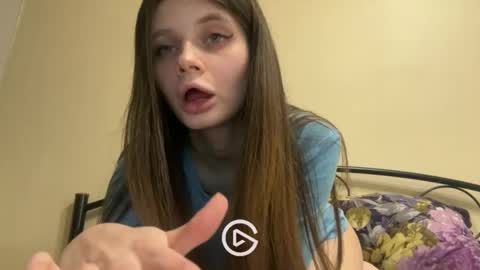 Snapshot of elliewalkersdreamgirl chatting on December 24, 8:16 pm Effie1818 online show from December 24, 8:16 pm