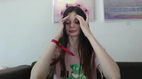 Snapshot of elliewalkersdreamgirl chatting on February 17, 5:23 pm Effie1818 online show from February 17, 5:23 pm