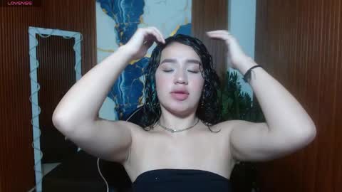 ellis_tay online show from April 4, 11:42 am