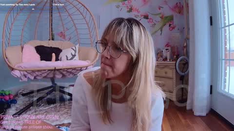 Snapshot of ells_palace chatting on January 12, 6:26 pm Ella Bella Bo Bella online show from January 12, 6:26 pm