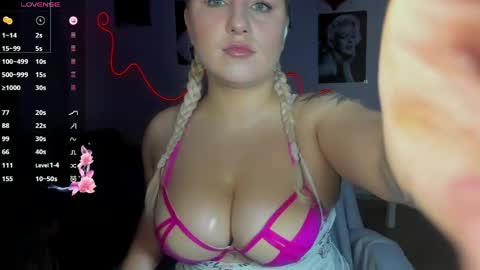 Elly online show from May 23, 11:25 pm