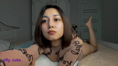 Snapshot of elly_cute_ chatting on January 25, 1:32 am Elly Cute online show from January 25, 1:32 am