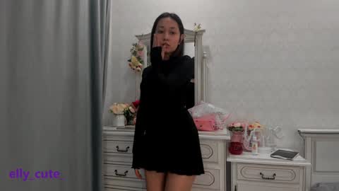 Snapshot of elly_cute_ chatting on December 11, 6:52 pm Elly Cute online show from December 11, 6:52 pm