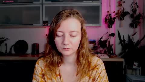 elly_helly online show from December 14, 8:47 pm