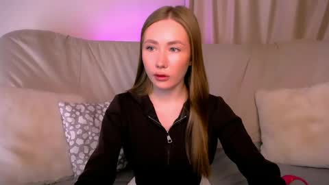  Elly  online show from May 21, 3:26 am