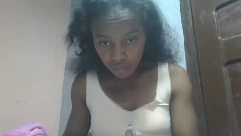 elodie228680 online show from April 29, 5:21 am